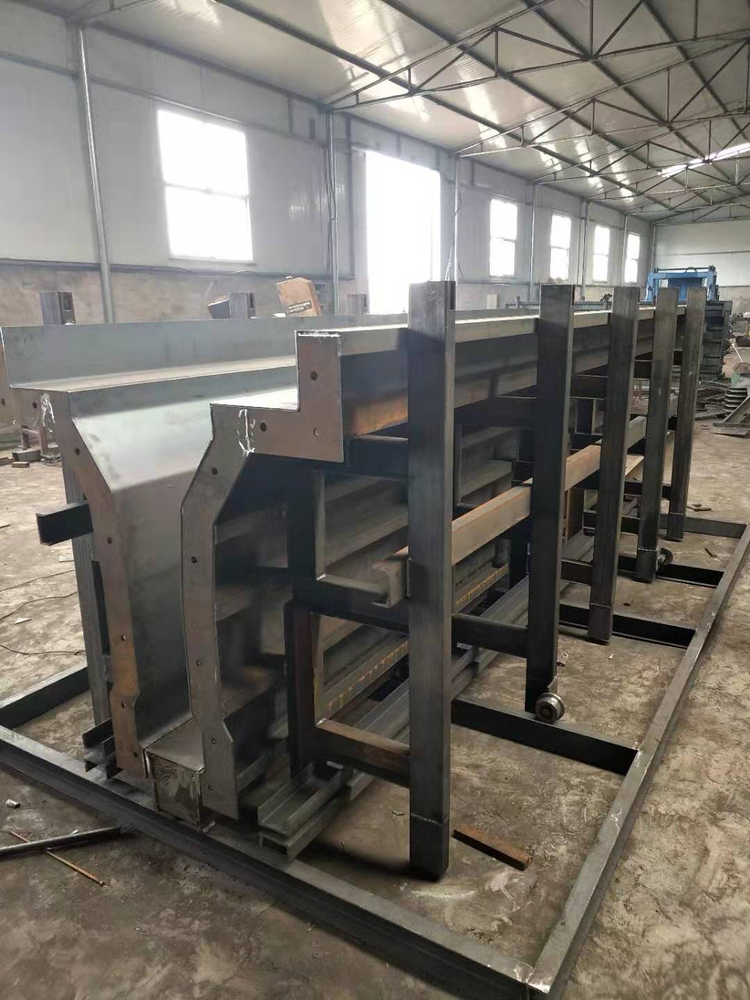 隔離墩模具生產(chǎn)廠家 高速隔離墩模具